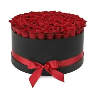 luxury floral σύνθεση σε μεγάλο κουτί με 50 κόκκινα τριαντάφυλλα, premium κόκκινα τριαντάφυλλα σε κουτί για να μεταδώσετε τη φλόγα του έρωτα, online αγορά για 50 kokkina αυθημερόν αποστολή Αθήνα ανθοπωλείο