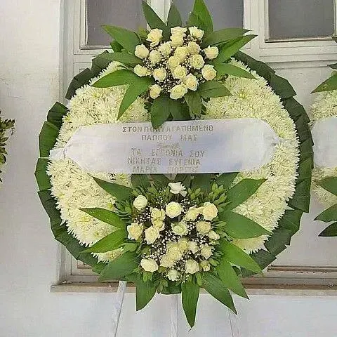 Premium στεφάνια τελετών υψηλής floral σχεδίασης για έγκαιρη παράδοση στην Αθήνα